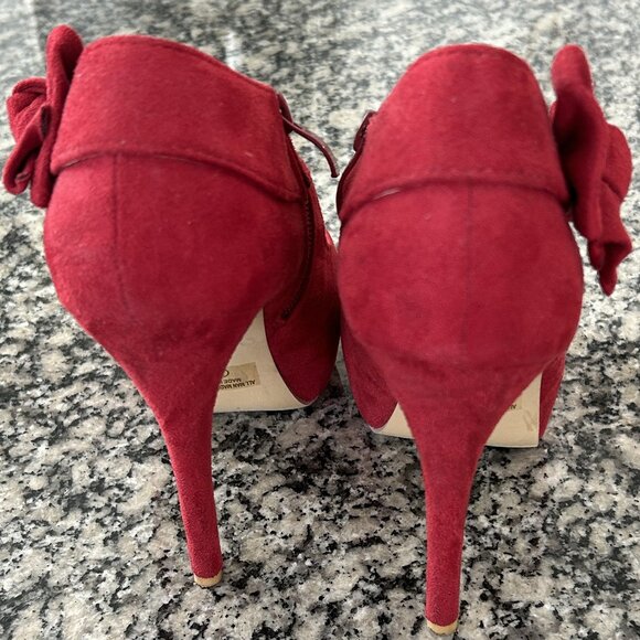 Women's Stiletto Red Suede Heels - Picture 9 of 15